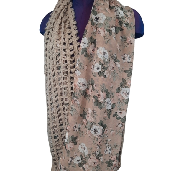 Cottagecore Infinity Wrap Scarf Double Sided Blush Pink Floral w Cream Crochet - Picture 4 of 4